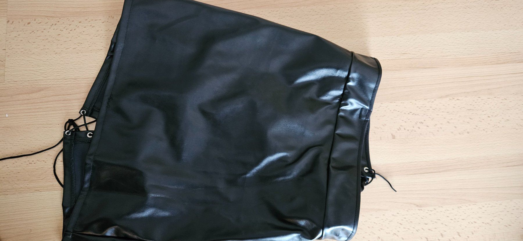 Röcke: Mini jupe noire avec string (B). – Neu (gemäss Beschreibung) aus Lutry von cha_pbg5