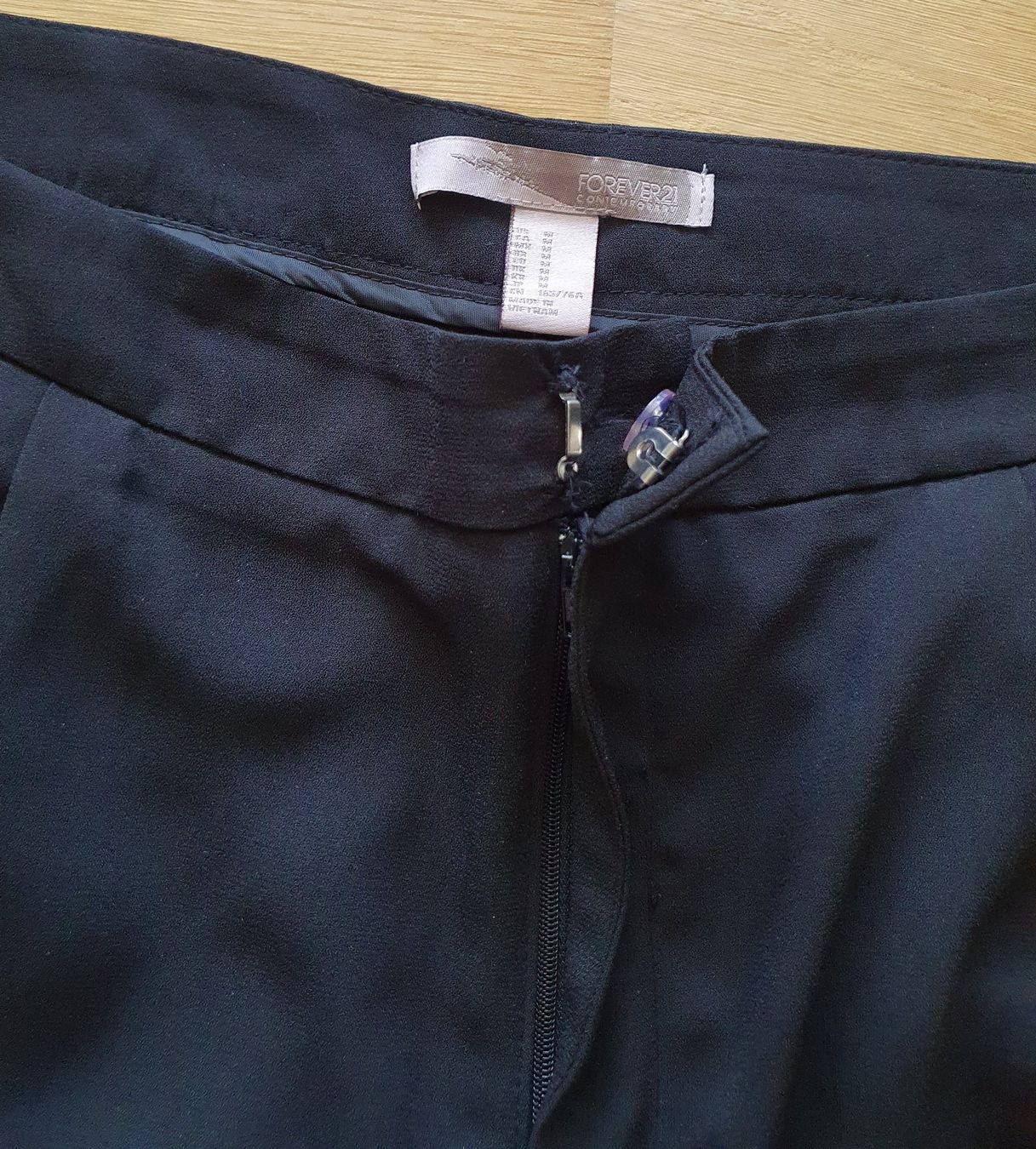 Hosen: Pantalon noir élégant -  Forever21 - Taille M – Gebraucht aus Court von Jovi2 4