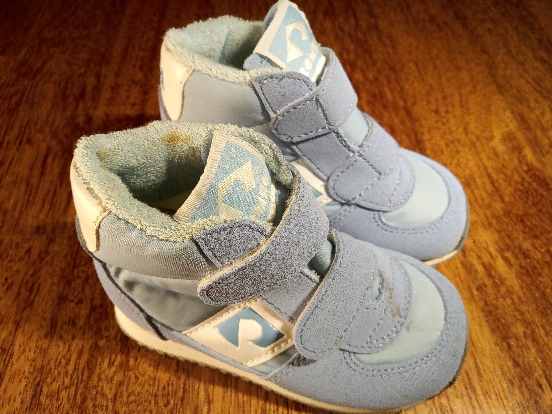 Scarpe per ragazzi: Turnschuhe Sneaker Grösse 22 – Usato da Büren SO venduto da swelch 1