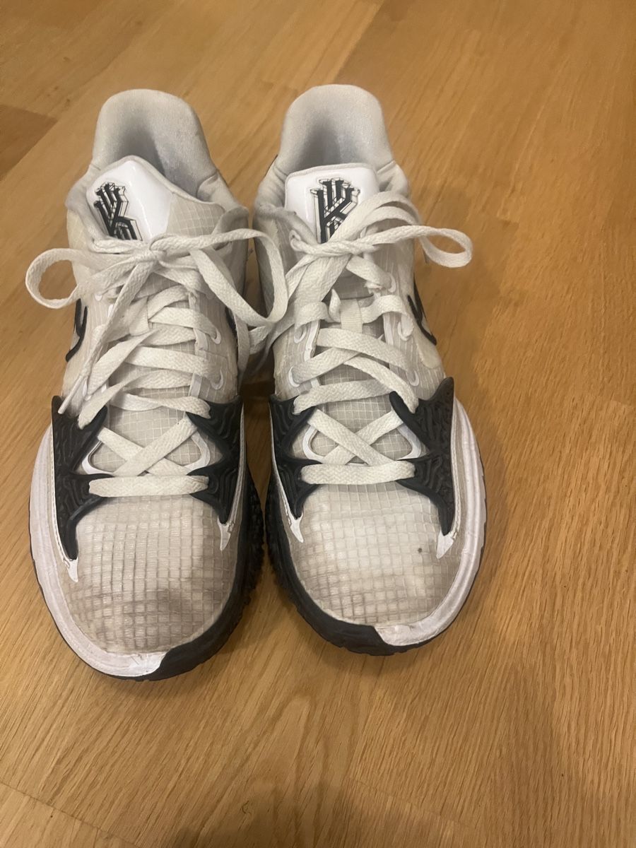 Nike Herrenschuhe: Nike Kyrie 4 Low TB – Gebraucht aus Winterthur von 3mi_2kpf 3