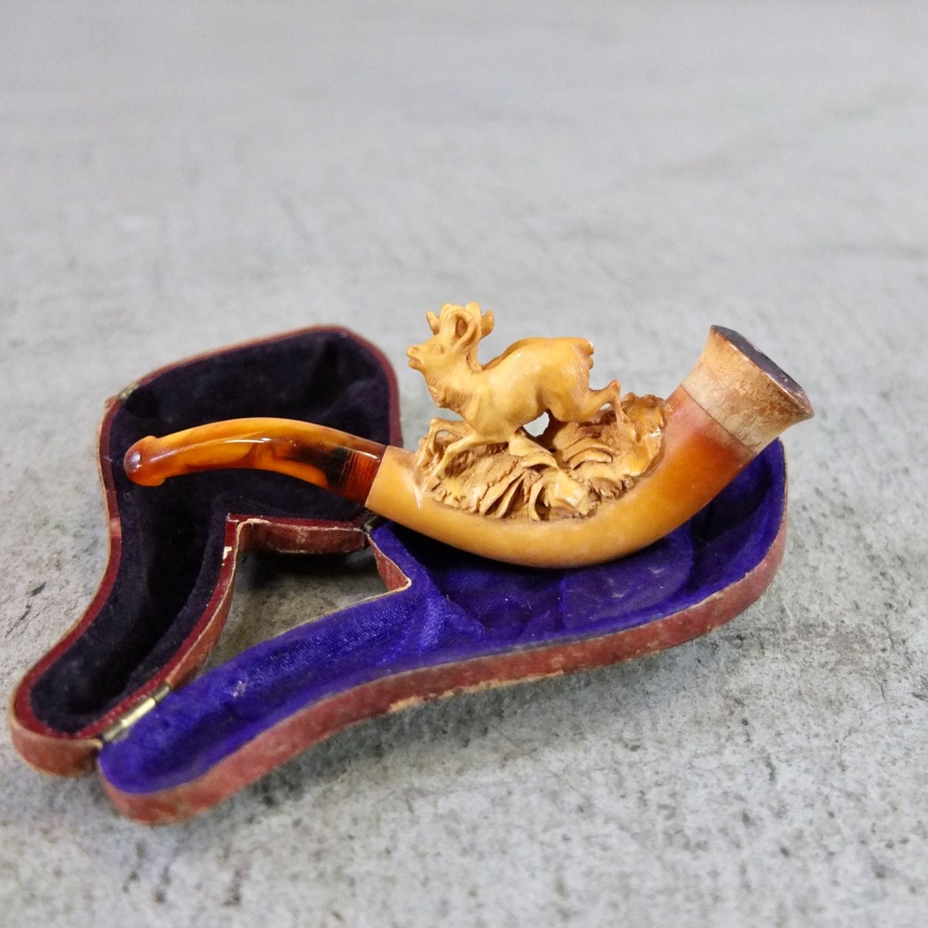 Pipe & Accessori: Antike Meerschaumpfeife mit Hirsch-Schnitzerei – Usato da Basel venduto da Brocki-auf-dem-Wolf 1