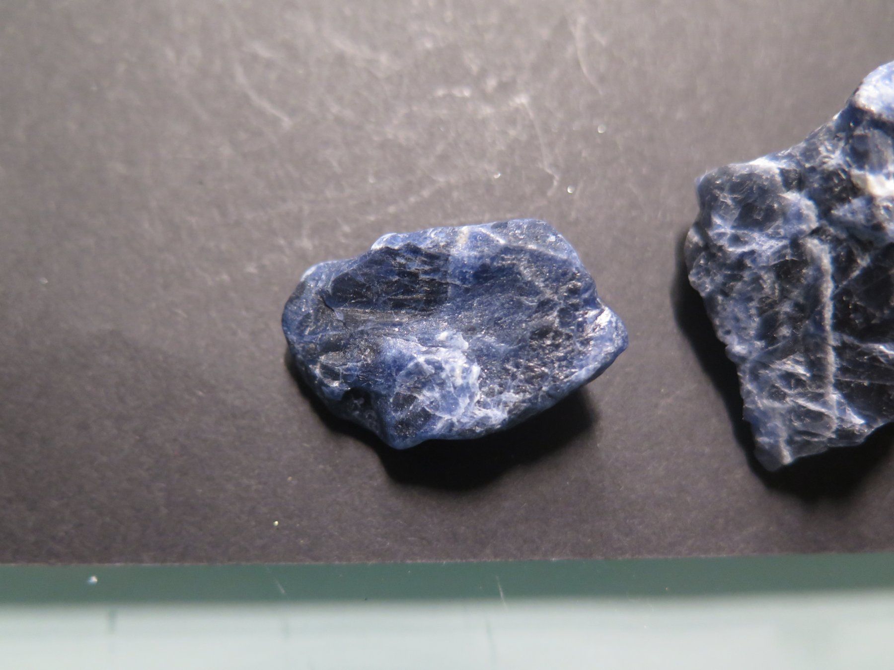 Minerali & Pietre curative: 2 Sodalith von Südafrika – Usato da Schaffhausen venduto da Yamakana51L8736OQ8 1