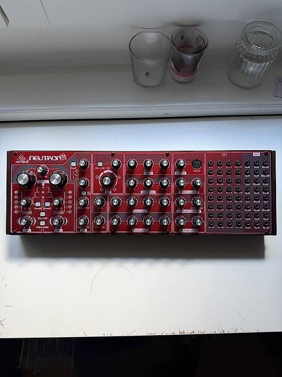 Behringer Musikinstrumente: Behringer Neutron – Gebraucht aus Luzern von tit_pb6y