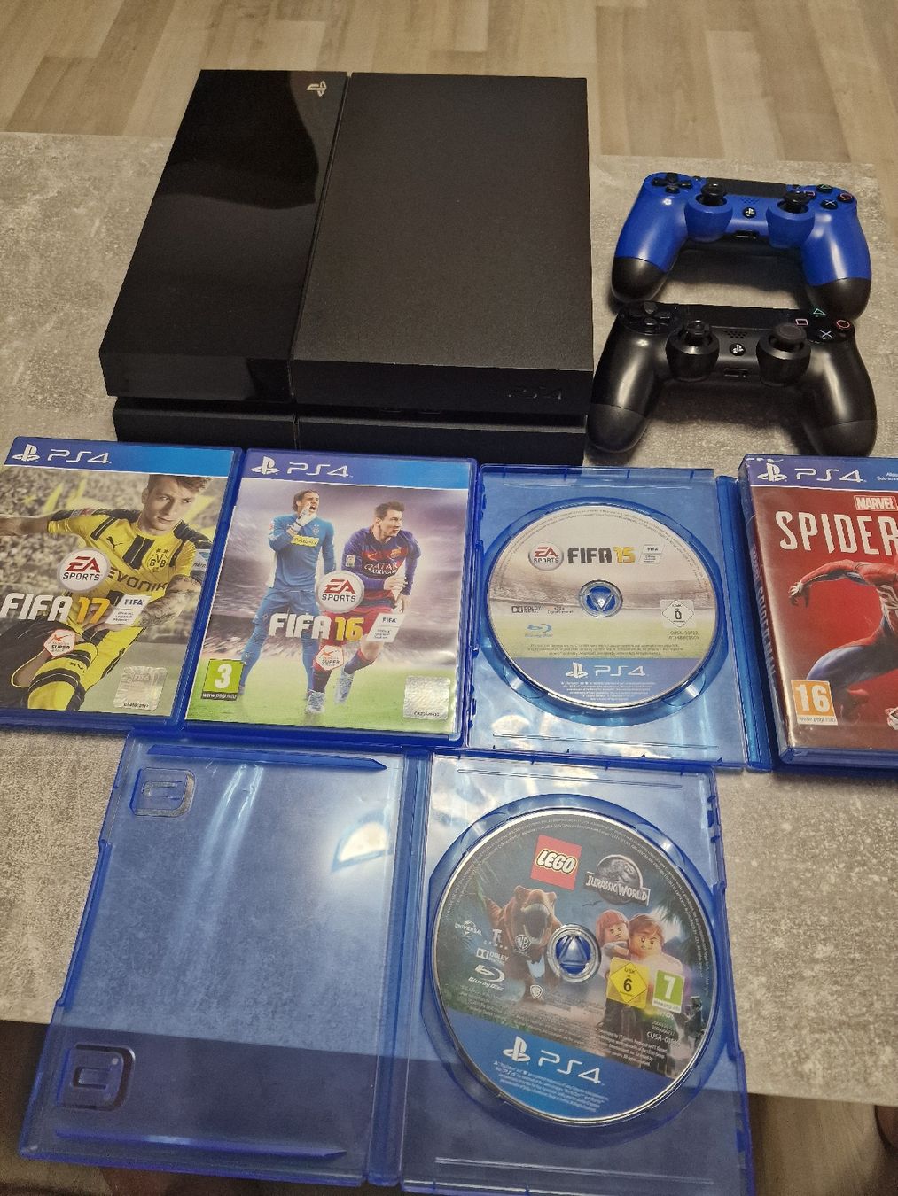 Sony Console: PS4 Konsole Schwarz mit Spiele  – Usato da Herzogenbuchsee venduto da ioa_zcm6