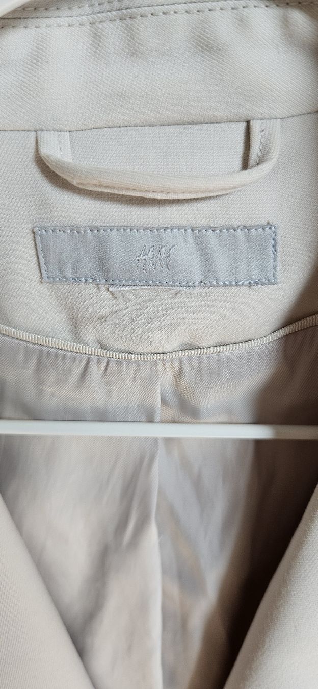 H&M Completi & Tailleur: Blazer H&M cremefarben – Usato da Rombach venduto da ThriftBetter 1