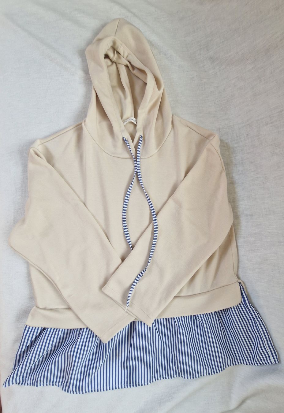 Maglioni & Felpe: New Collection Kapuzenpullover Blusen-Look beige  – Usato da Muri b. Bern venduto da mlutring