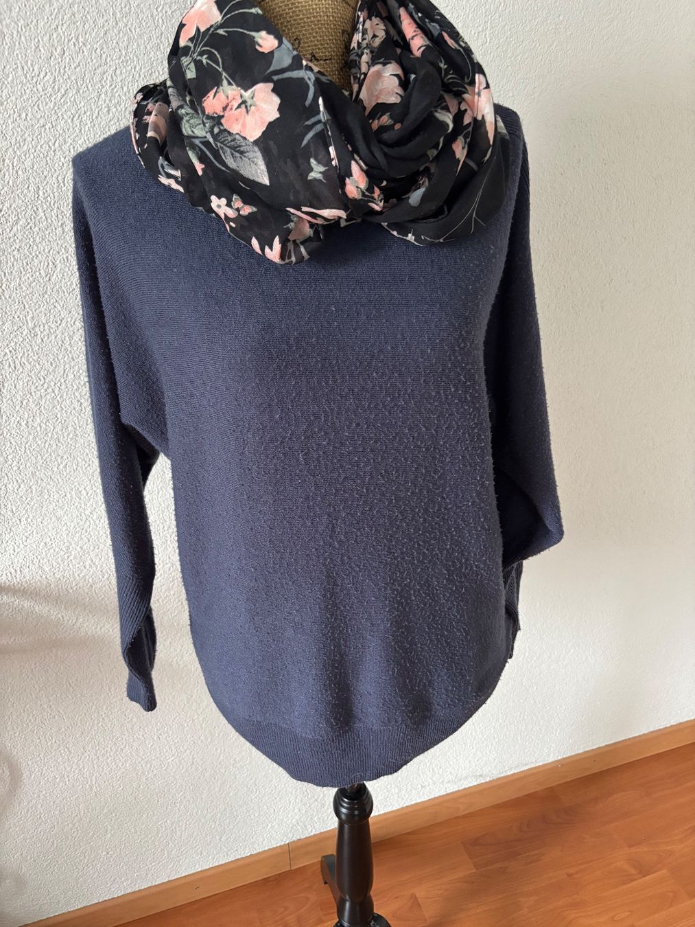 Pullover & Sweatshirts: Pullover blau M – Gebraucht aus Balsthal von Uroby