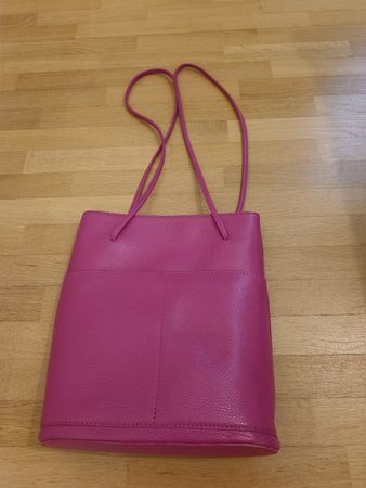 Pinke Ledertasche - Perfekt für den Sommer!