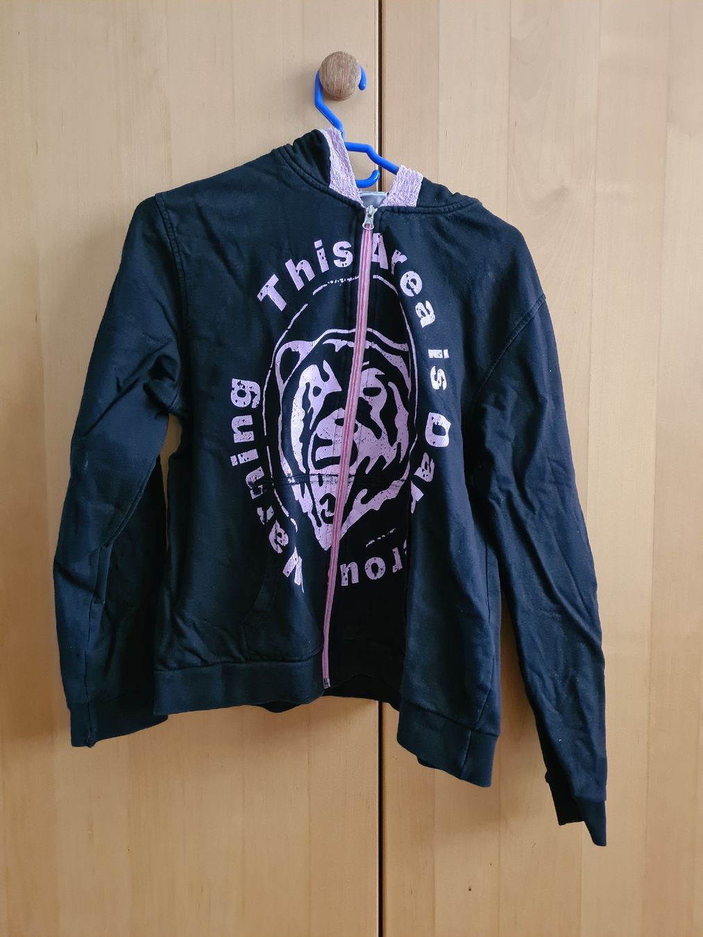 Giacche & Cappotti: Schwarze/Rosa Jacke mit Kapuze – Usato da Trimbach venduto da Meily2