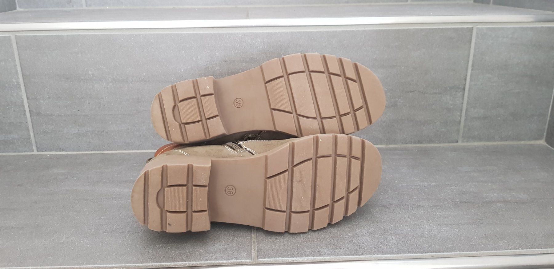 Scarpe per ragazze: Winterschuhe grün gr.36 – Usato da Mezzovico venduto da maemy 4