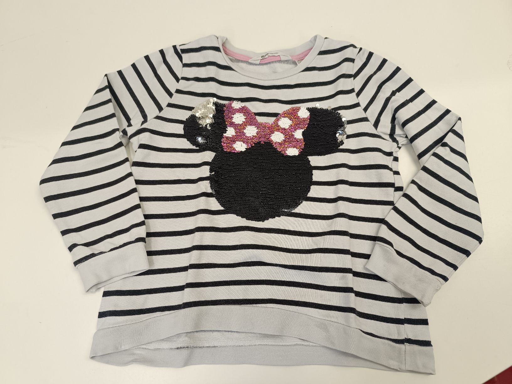 H&M Maglioni & Felpe: Minnie Mouse Pullover mit Wendepailetten Gr. 122/128 – Usato da Ehrendingen venduto da Cheronimo2