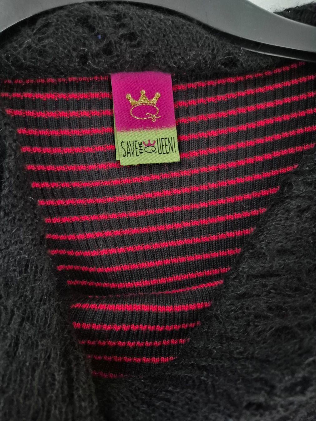 Maglioni & Felpe: Save the Queen! Schwarzer Strickpullover, Herbst Look Gr. S – Usato da Zürich venduto da Roberto040 2