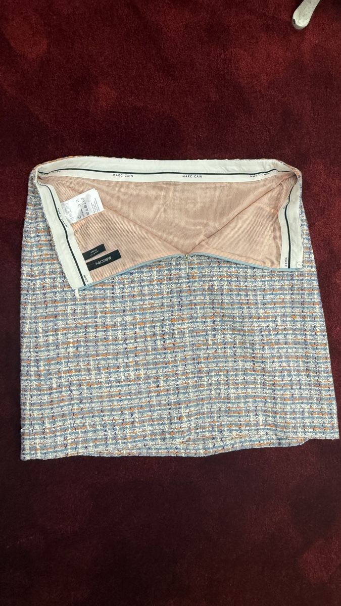Marc Cain Gonne: Marc Cain Minirock, Bouclé-Optik – Usato da Lachen SZ venduto da HelvetiaLuxury 2