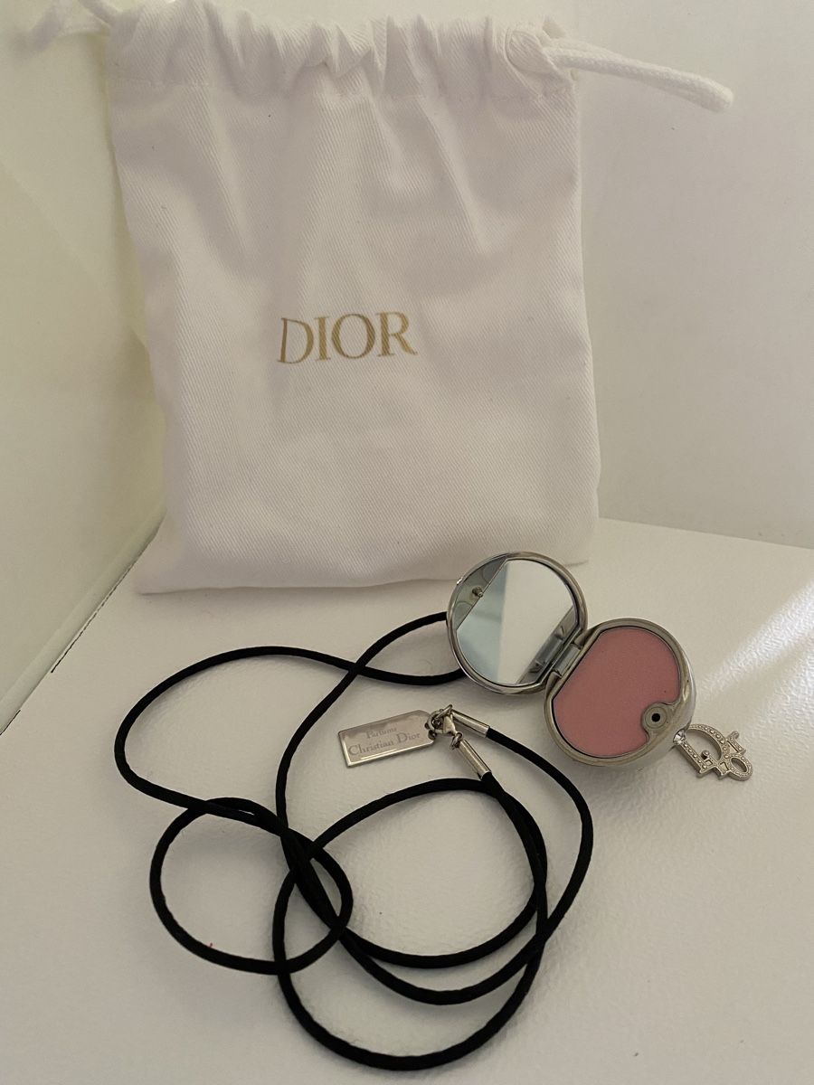 Dior Catenine: Collier Dior avec gloss et housse – Nuovo e nell'imballaggio originale da Bouveret venduto da wes_7zll 1