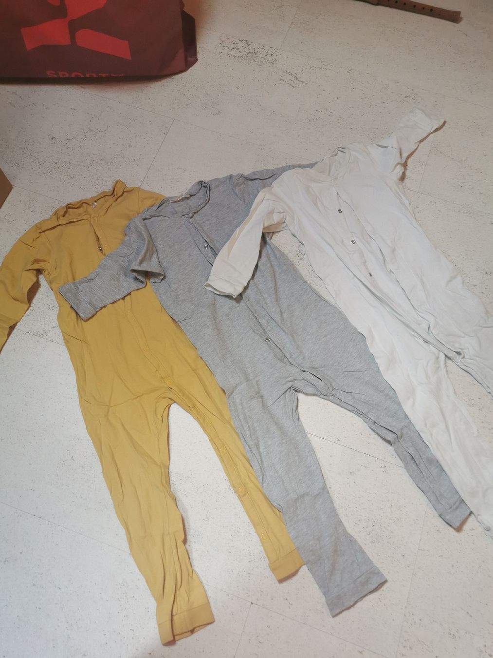 Pyjamas: Einteiler Pyjamas  – D'occasion à Gossau ZH par winklluk