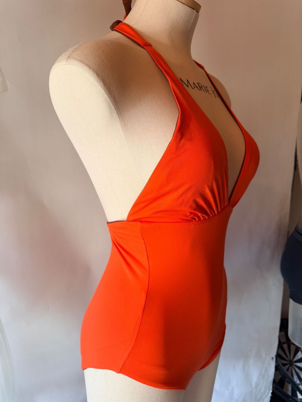 Triumph Costumi da bagno & Bikini: TRIUMPH, Badekleid FREE SMART, Grösse 3, Farbe Orange/Braun – Nuovo e nell'imballaggio originale da Rudolfstetten venduto da gst_g7xl 1