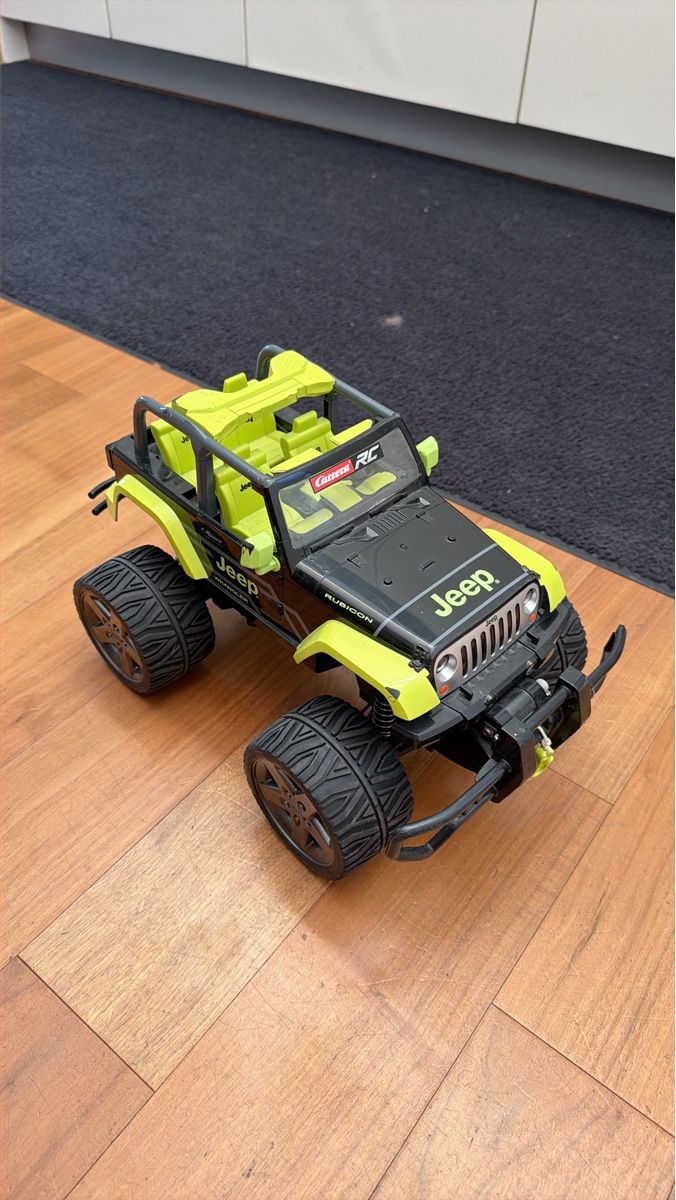 Veicoli per bambini: Carrera RC Jeep Ferngesteuertes Auto – Usato da Arbon venduto da clothes187