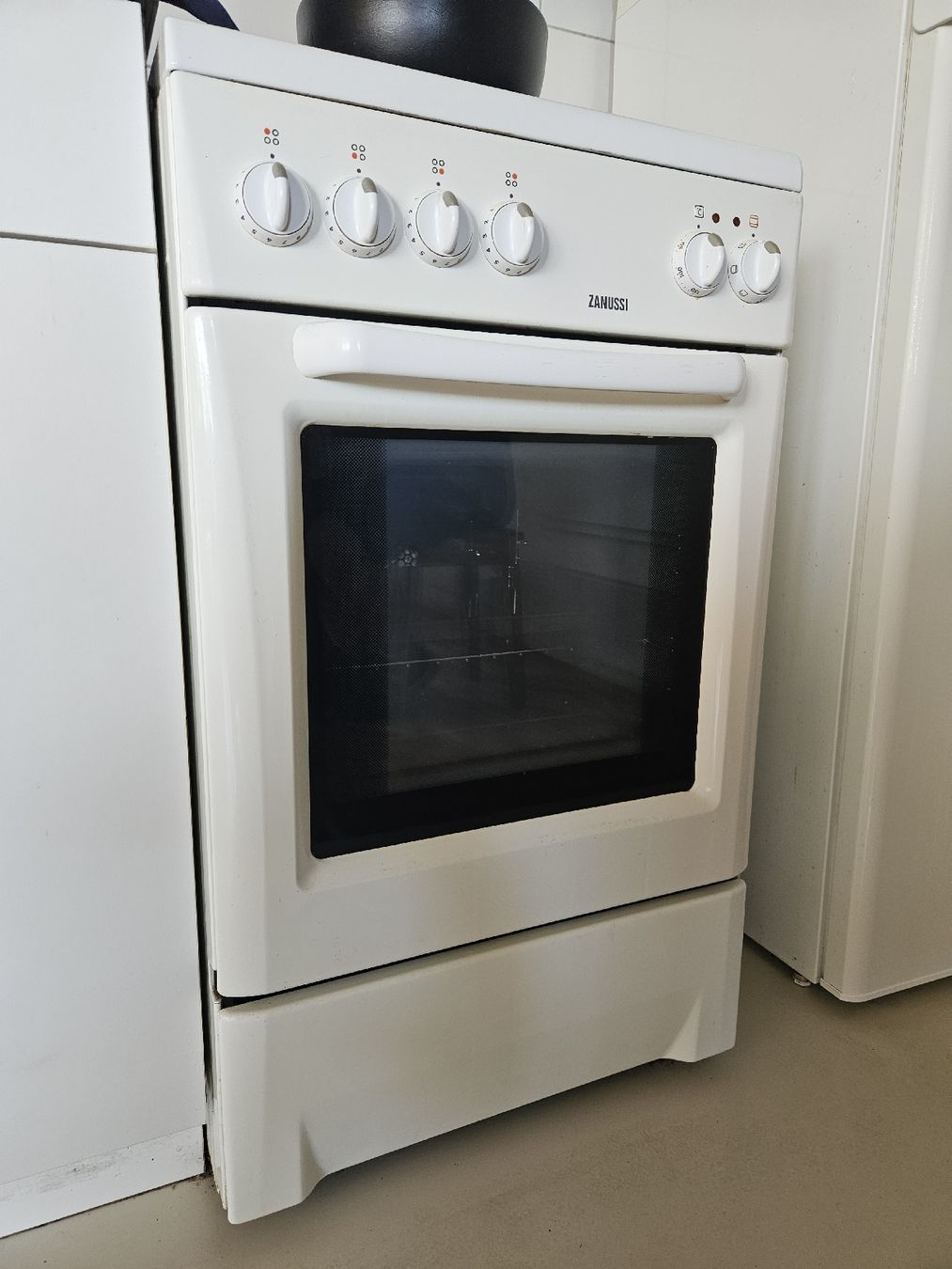 Cucine: Cuisinière Zanussi électrique blanc état d'usage – Usato da Carouge GE venduto da cla_qhs6 1