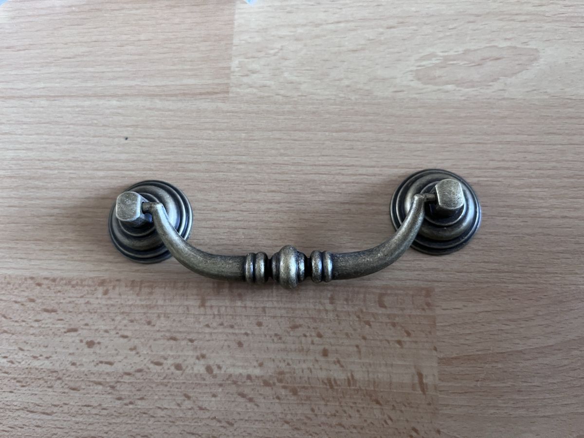 Eisenwaren: 6x Möbelgriff, Hängegriff, VintageLook – Gebraucht aus Röschenz von Annakournikova
