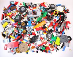 1.5 kg. Legoteile mit Minifiguren
