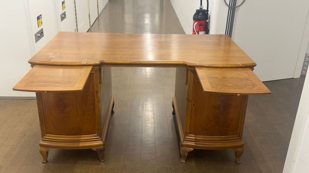 Scrivanie: Vintage Holz-Schreibtisch – Usato da Zürich venduto da Derin44 4