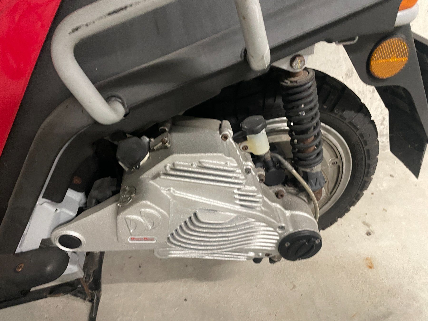 Strasse: Roller rot mit Topcase gebraucht – Gebraucht aus Seon von Jeep-- 2
