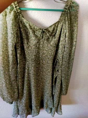 Sommerliches Kleid mit Blumenmuster, Grösse M - Neuwertig!