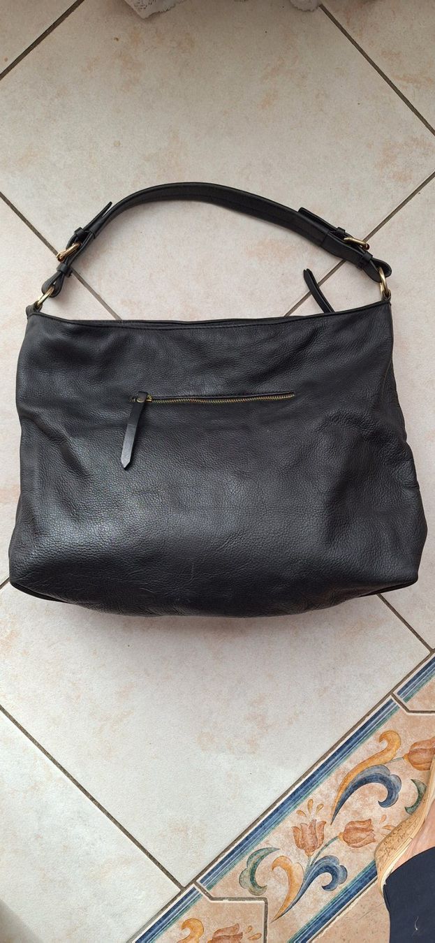 Borse da donna: Sac en cuir noir – Usato da St-Triphon venduto da Jldr0 4