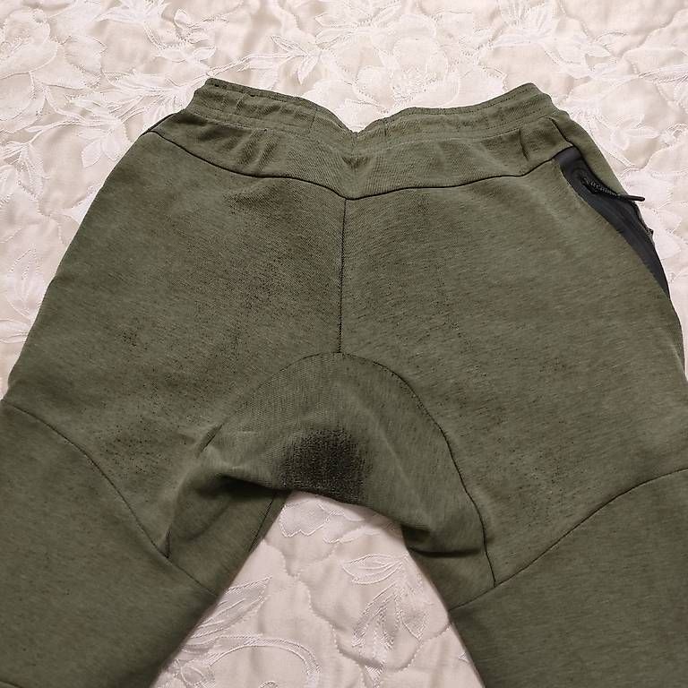 Pantaloni: Dunkelgrüne Jogginghose M Nike – Usato da Schaffhausen venduto da tut_85dq 1