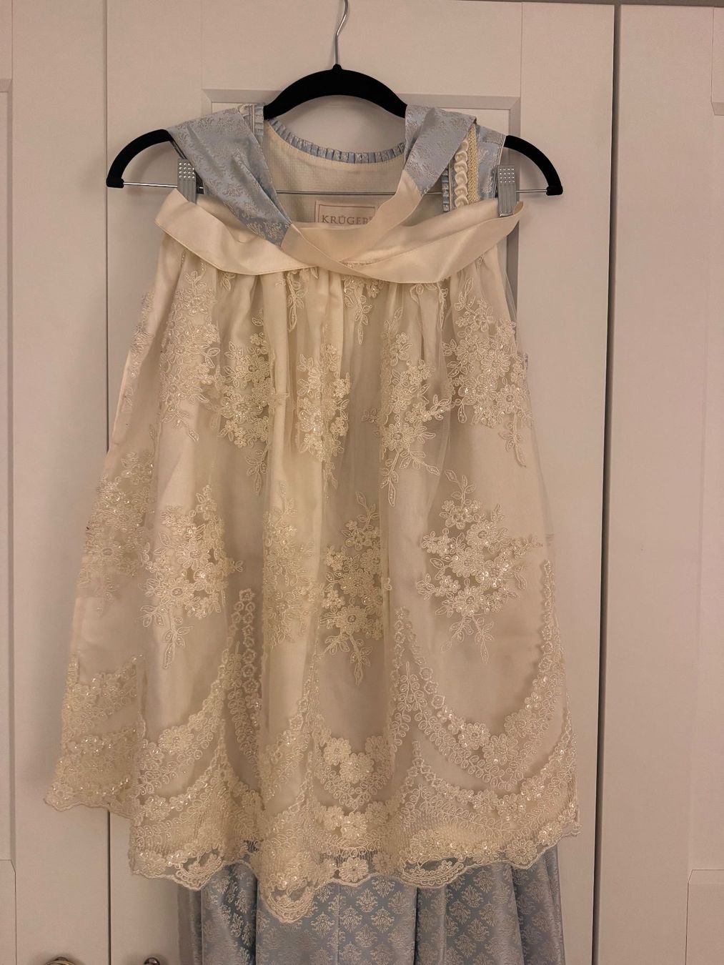 Krüger Kleider: Krüger Dirndl Swarovski Candy Collection hellblau/weiss – Gebraucht aus Zürich von ymo_6sy5 1