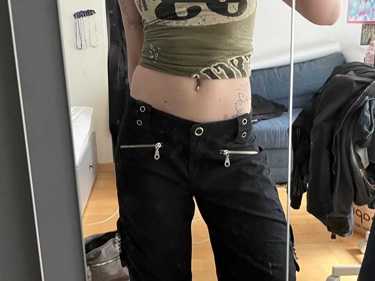 Pantaloni: Black lowrise pants – Usato da St-Sulpice VD venduto da ema_8fvg 1