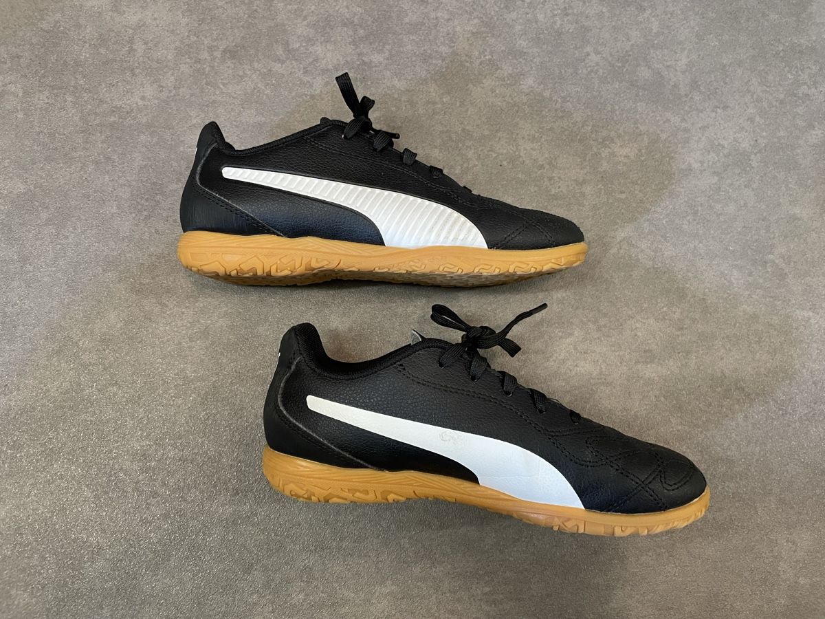 Puma Chaussures hommes: Hallenturnschuhe Puma Gr. 34 – D'occasion à Luzern par airela 1