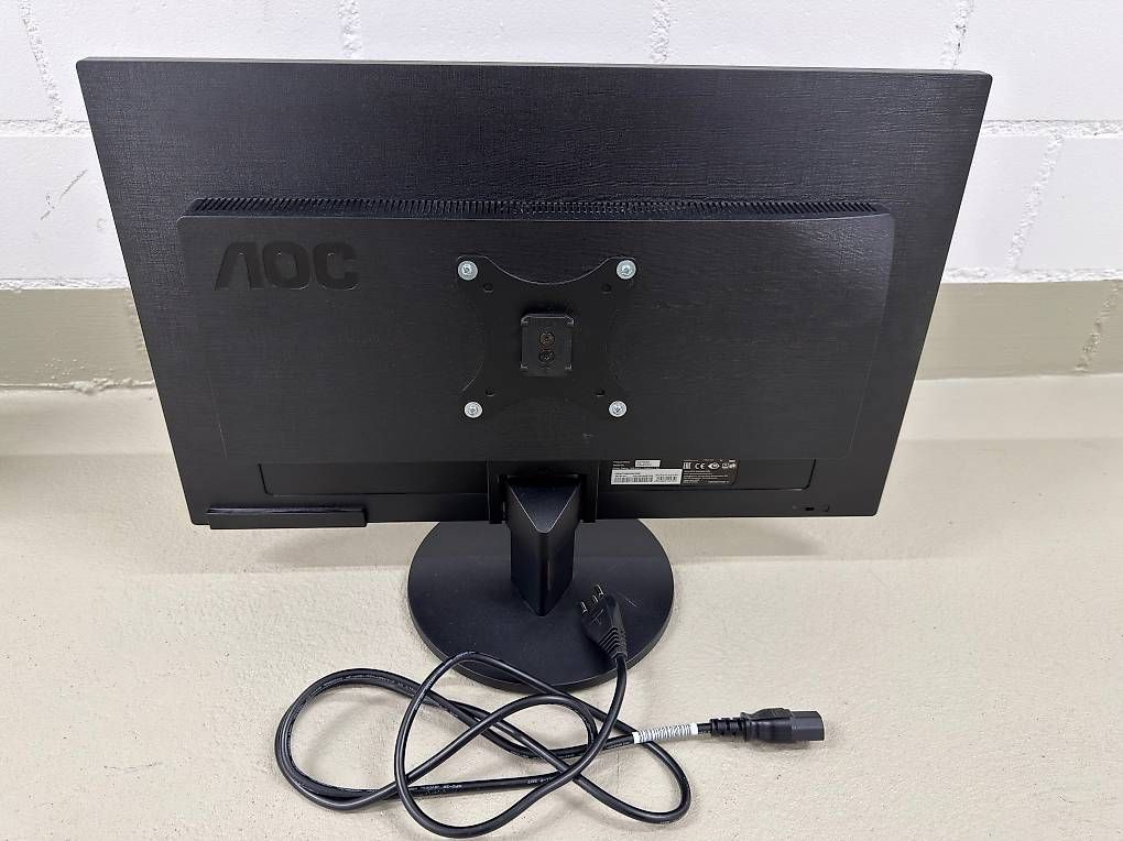 Monitor: AOC LCD-Monitor – Usato da Sursee venduto da Johnni. 1