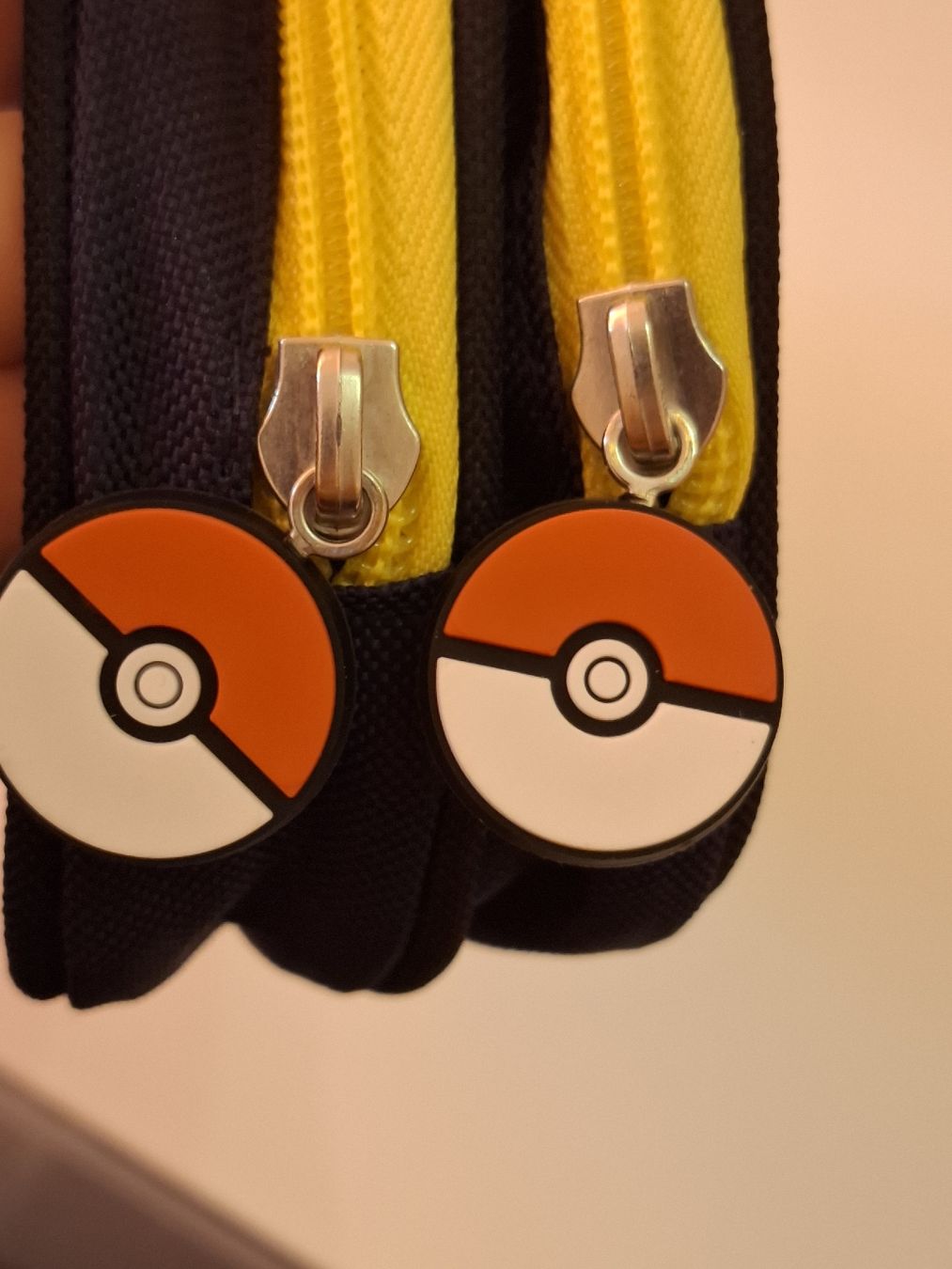Astucci : trousse pokemon (pikachu) – Usato da Yverdon venduto da ADBLINO_26. 2