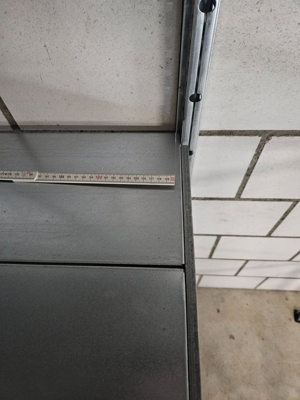 Scaffali: Gestell Blechtablarer – Usato da Recherswil venduto da hubelmatt 3
