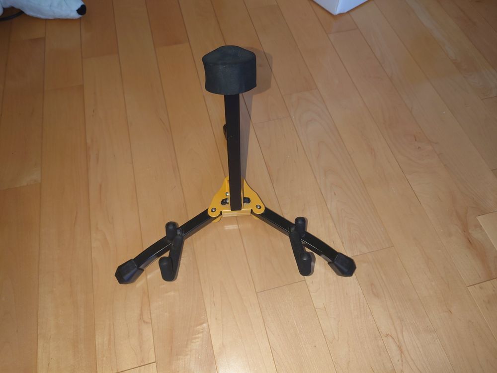 Hercules Support De Guitare Pliable Pour 3 Instruments Avec Roulettes - Transport Facile Et Ultra Stable