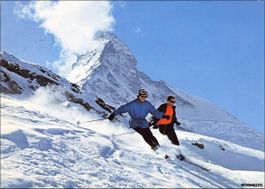 Zermatt VS  // Skifahrer Hörnli Matterhorn Tiefschnee