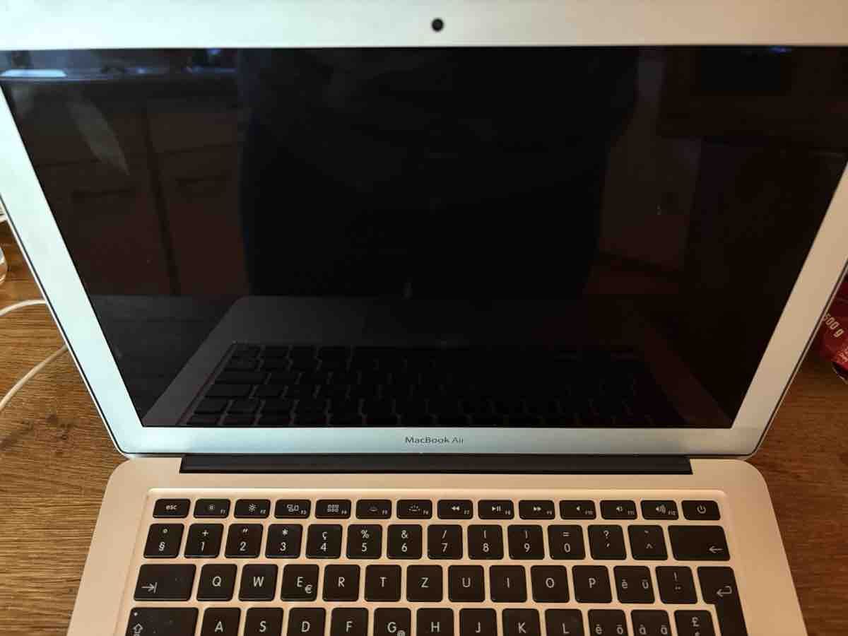 Apple Notebook: Apple MacBook Air Laptop A1466 – Difettoso da Zimmerwald venduto da sutol_ 6