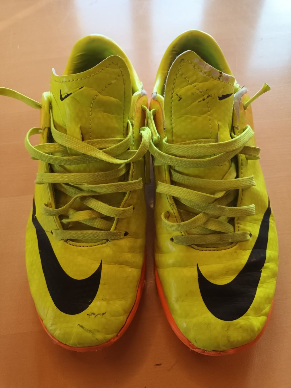 Nike Schuhe für Jungen: Kinderhallenschuhe, 35,5 EUR – Gebraucht aus Eschenbach LU von mst_chs7 1