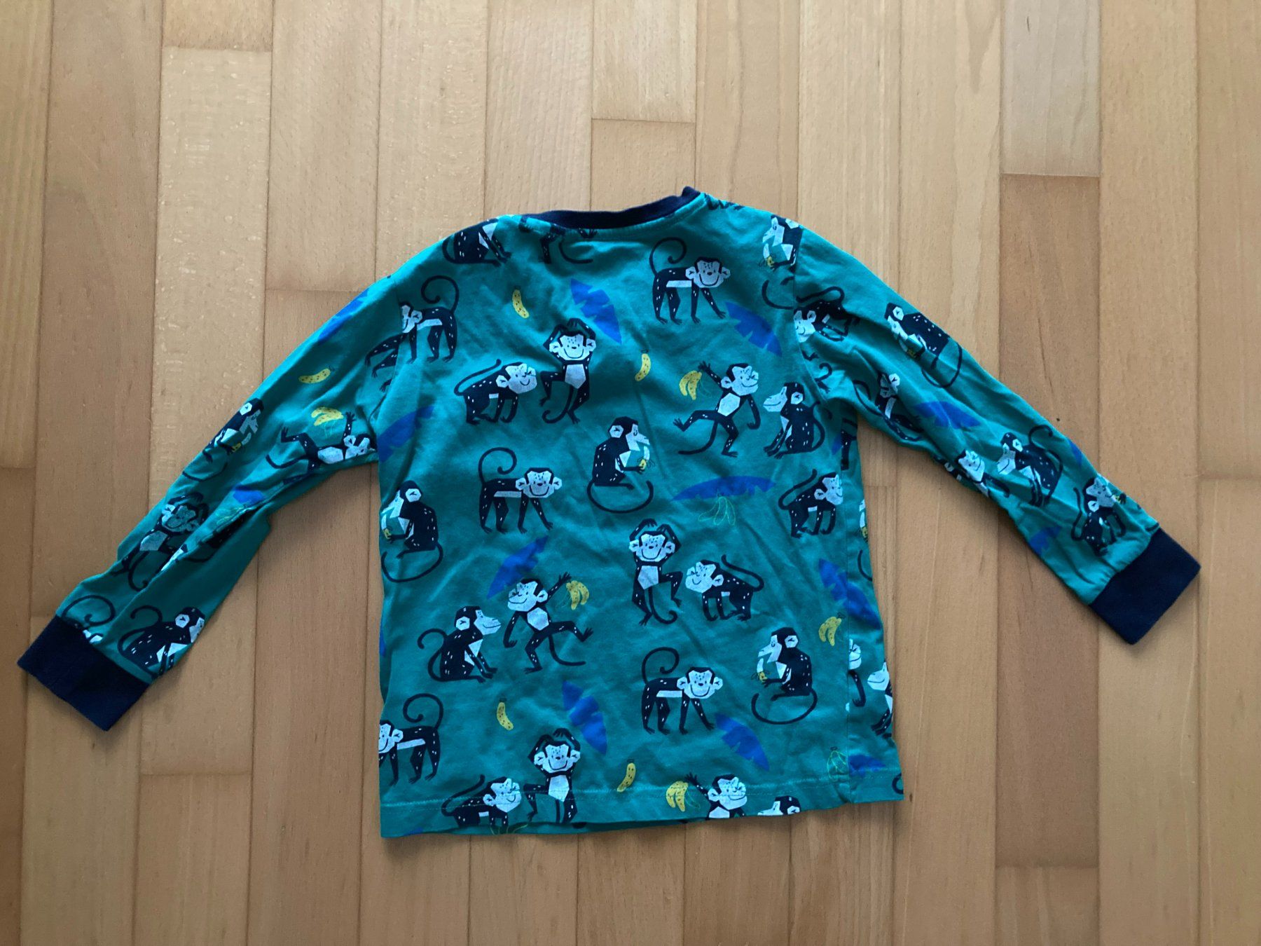 Pyjamas: Pyjama Oberteil mit Affen-Motiven – D'occasion à Muttenz par Juvenile33 3