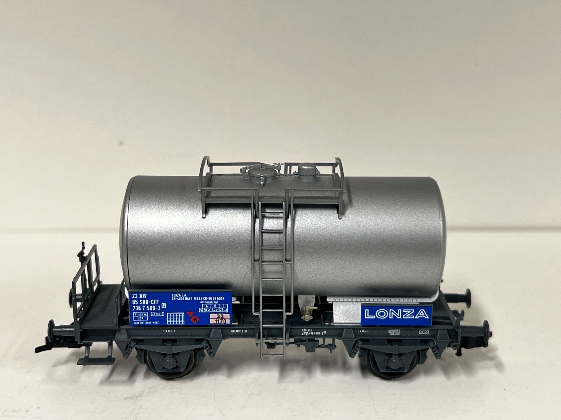 Fleischmann Modellini di ferrovie: Kesselwagen LONZA SBB Fleischmann H0 – Nuovo e nell'imballaggio originale da Geroldswil venduto da TopTrain54 1