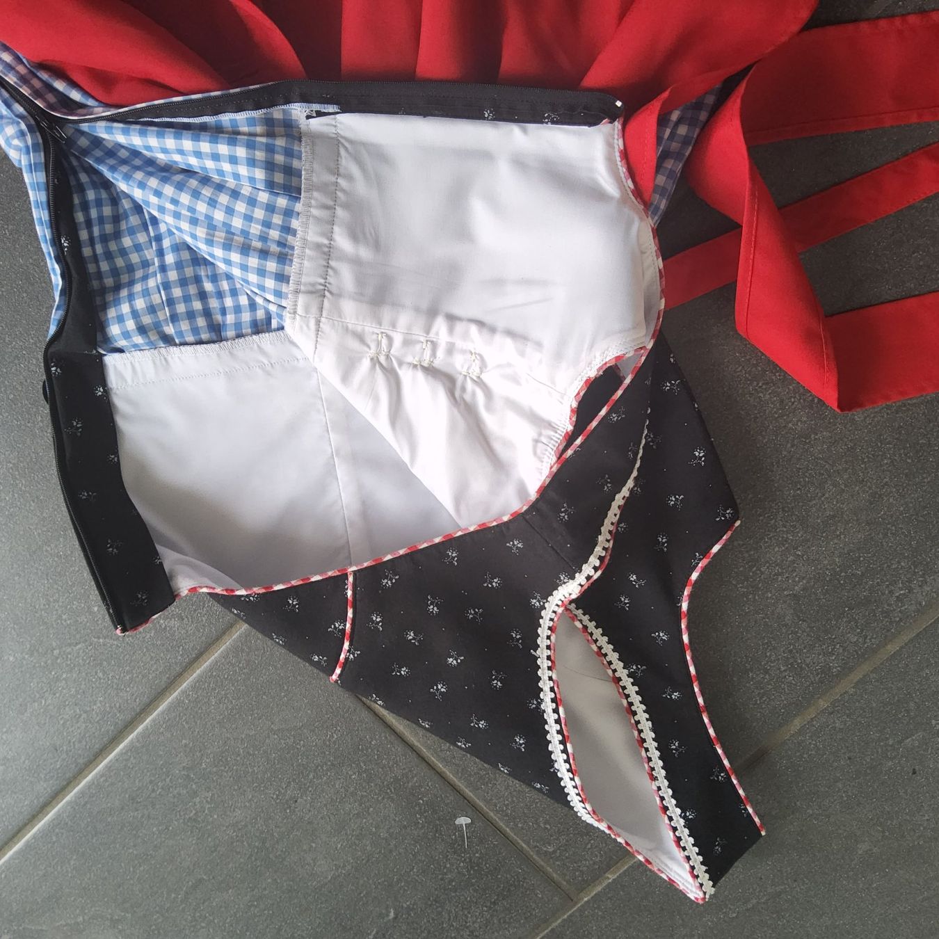 Jupes: Dirndl Stockerpoint Grösse 40 – D'occasion à Diegten par ayla2009 5