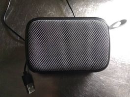 Vends Radio Réveil à piles, plus Enceinte.