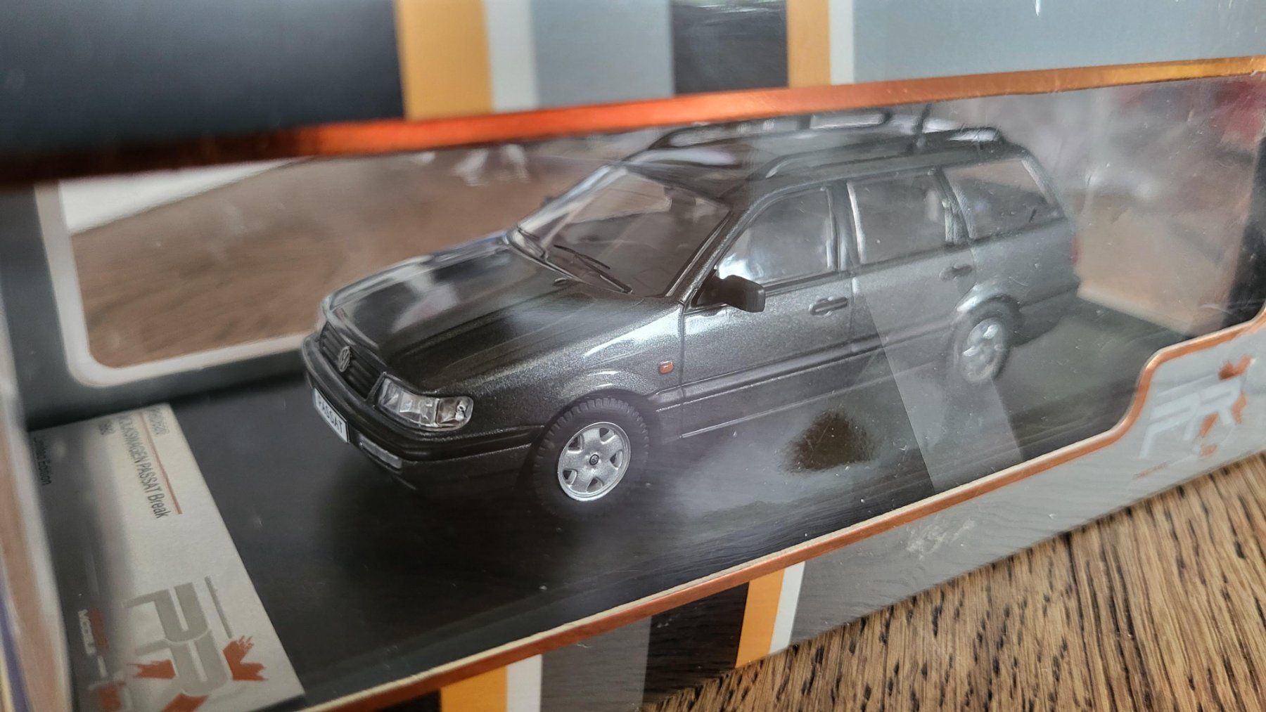 Modellini d'auto: VW Passat B4 Variant 1:43 PremiumX – Usato da Rothrist venduto da Juana5 1