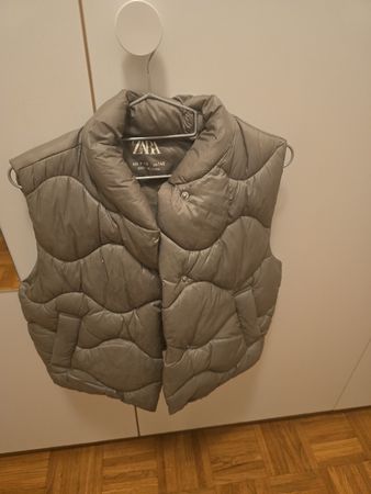 Doudoune sans manches ZARA, taille 9/10 ans, parfait état!