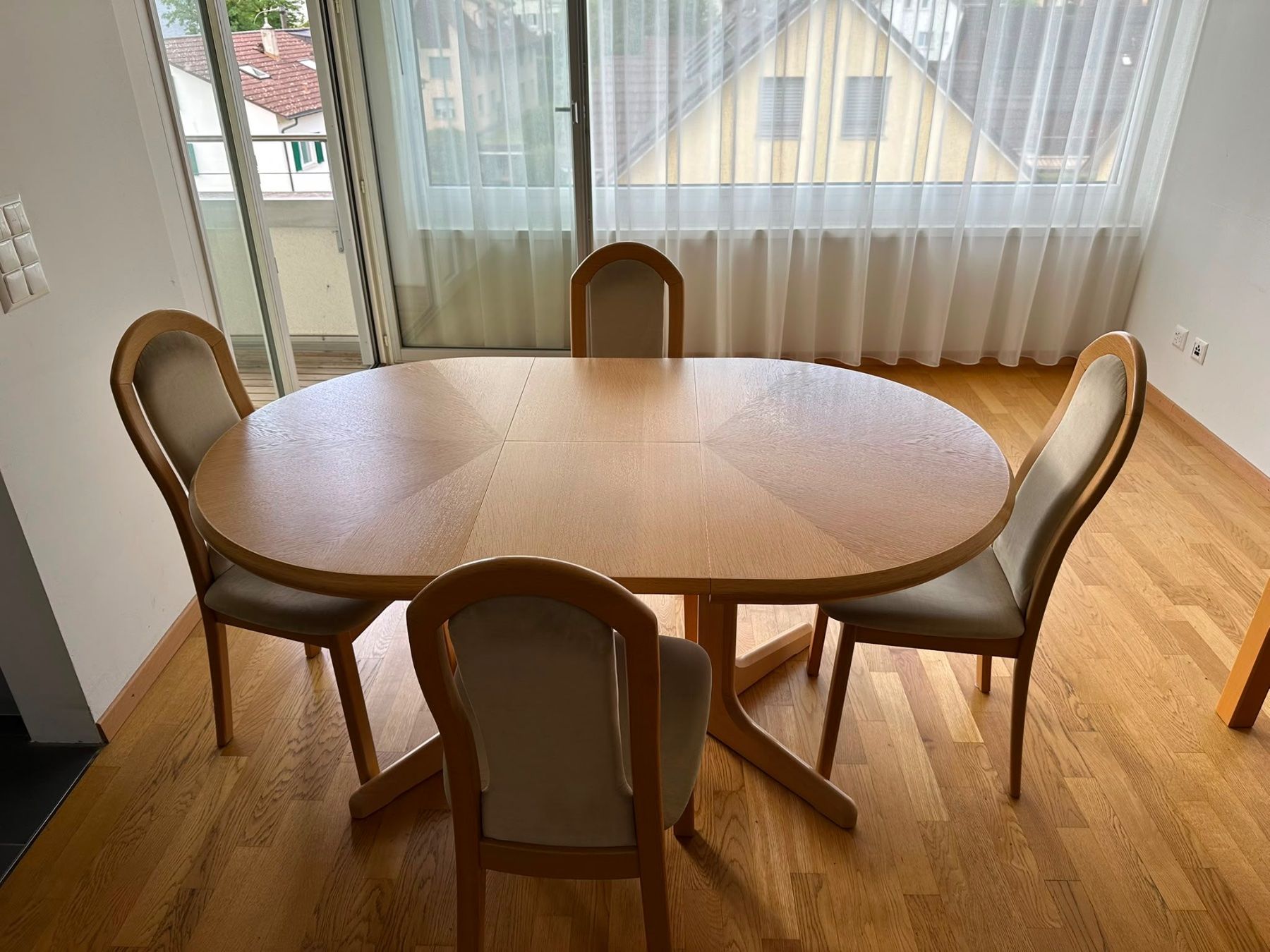 Tavoli: Ausziehtisch mit 4 Stühlen – Usato da Birmensdorf ZH venduto da Dominik_callura 1
