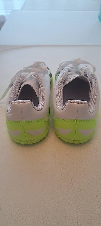 Scarpe per ragazzi: Hallenschuhe Adidas Gr. 35 – Usato da Brunnen venduto da Rodge 3