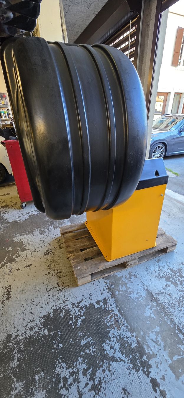Tutte le macchine: Equilibreuse de roue automatique, bon état – Usato da La Chaux-de-Fonds venduto da Cross_miguel 4
