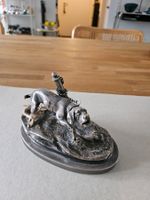 ANTIKER  HUND AUF SOCKEL VERSILBERT