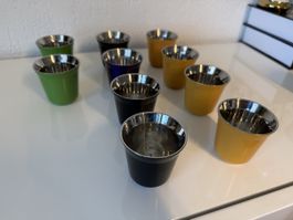 Ensemble de 11 gobelets Nespresso colorés en métal